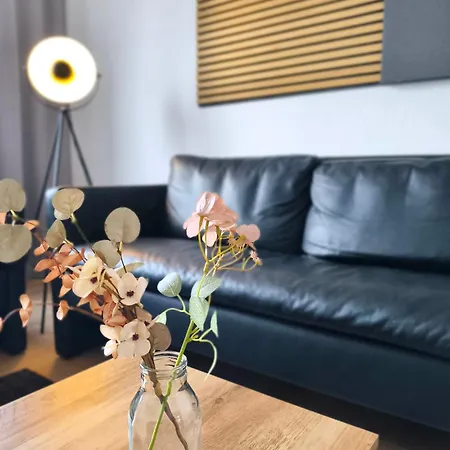 Grosse 65 Qm Familien- Geschaefts- Monteurwohnung, 24 Std Check-in, Parkplatz, 6 Personen, 4 Schlafzimmer, Wlan Lejlighed