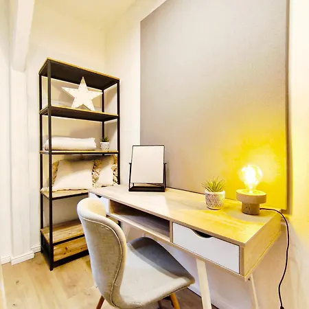Lejlighed Grosse 65 Qm Familien- Geschaefts- Monteurwohnung, 24 Std Check-in, Parkplatz, 6 Personen, 4 Schlafzimmer, Wlan