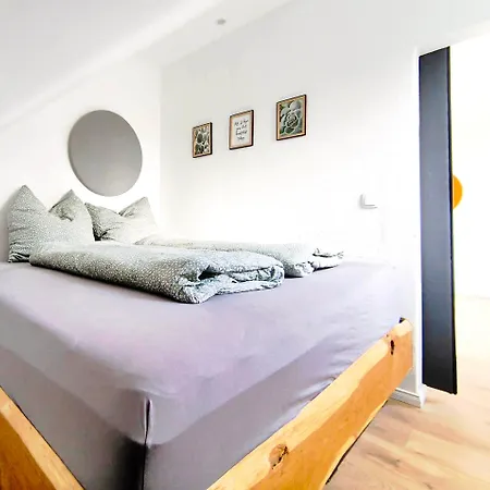 Lejlighed Grosse 65 Qm Familien- Geschaefts- Monteurwohnung, 24 Std Check-in, Parkplatz, 6 Personen, 4 Schlafzimmer, Wlan Herford