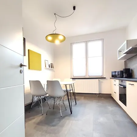 Grosse 65 Qm Familien- Geschaefts- Monteurwohnung, 24 Std Check-in, Parkplatz, 6 Personen, 4 Schlafzimmer, Wlan *