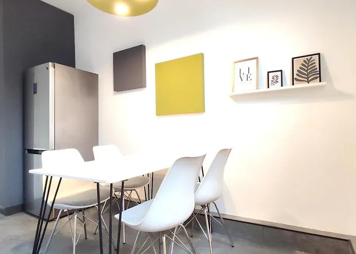 아파트 Grosse 65 Qm Projekt-&monteurwohnung 6 Betten Wlan 허포드